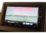 バックカメラが装備されており、後方の安全確認はもちろんのこと狭い場所での駐車や雨の日・夜間など視界の悪いコンディションでのストレスの軽減にもなります!