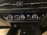 オートエアコンはこまめに温度調節するので、燃料の消費量をより少なくできます。シートヒーター付きなので寒い日も快適です。【ワイヤレス充電器】Qi対応のスマートフォンを置くだけで充電ができます。