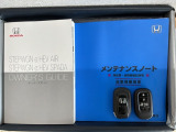 スマートキーは鍵をバッグに入れたままでもドアロックの開閉やエンジンのON・OFFができます。夜間や雨の日も鍵を探さなくて良いので便利です。