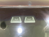 【スマートアシスト】走行中に前方の車両等を認識し、衝突しそうな時は警報とブレーキで衝突回避と被害軽減をアシスト。より安全にドライブをお楽しみいただけます。