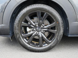 18インチ純正アルミホイールを装備。タイヤサイズは215/55R18となります。