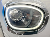 ●LEDヘッドライト:夜間走行時も良好な視界を確保し安心して運転できる高輝度LEDヘッドライトを装備!点灯速度が早く、消費電力も抑えられています。
