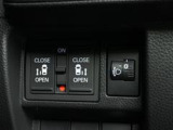 ◆両側電動スライドドア◆狭い駐車場でも乗り降りが楽々♪お子様が隣の車にドアを当ててしまう心配もございません!小さなお子様連れの方もこれで安心。