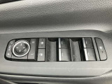 全席パワーウインドです。ドアミラーの格納調整も行えます!