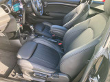 MINIは見切りの良い車です。右左折時や駐車に不安を感じている方も安心して運転することができます!