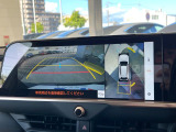 【パノラミックビューモニター】専用のカメラにより、上から見下ろしたような視点で360度クルマの周囲を確認することができます☆死角部分も確認しやすく、狭い場所での切り返しや駐車もスムーズに行えます。