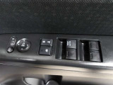 運転席から左右のドアミラーの開閉が可能です♪駐車場でのドアミラーの折り畳みが簡単です♪