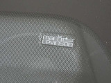 【マークレビンソン】高級オーディオブランドである『Mark Levinson』のスピーカーを搭載しております。レクサスの静粛性に合わせチューニングを施すことで、臨場感のある音質を実現しております。