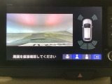 【バックカメラ】運転が苦手な方も車庫入れラクラクです!ギアをリバースに入れれば自動的に切り換わりますので、面倒な操作は不要です♪狭い駐車場もお車を傷つけず安心ですね!
