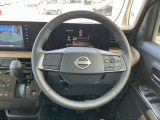 ナビの音量など車両情報を手元で操作できるハンドルスイッチ付き。