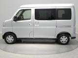 【乗り降りしやすい高さ】高すぎない車高でアクセスもスムーズ。日々のお仕事や長距離の移動など体への負担を軽くしてくれる扱いやすさが魅力です。