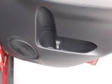 運転席・助手席ドアの内側にドアポケットが装備されています。