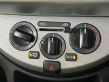 寒い冬も暑い夏も全席に快適な空調を届けてくれる、ダイヤル式エアコンを装備♪