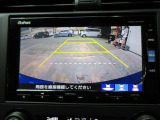 バックカメラの画像です。ガイドラインがスムースな車庫入れをサポートいたします。車庫入れの安心感がアップしますね。