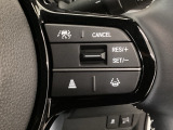 【アダプティブ・クルーズ・コントロール】予め設定した車速内でクルマが自動的に加減速。 前走車との適切な車間距離を維持しながら追従走行し、高速道路でのドライバーの疲労を軽減してくれる嬉しい機能付♪
