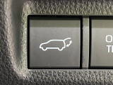 【パワーバックドア】スマートキーや運転席のボタンを押すだけでリアゲートが自動で開閉します!荷物を持っている時や、高い位置にあるバックドアを閉める際に便利な機能です♪