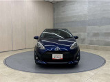 お車購入のポイントとなるフロントマスクです!シャープな目つきが印象的なデザインのヘッドランプです。