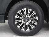 社外品の15インチアルミホイールを装着しています。タイヤサイズ195/80R15