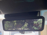 【デジタルインナーミラー】後席の大きな荷物や同乗者で後方が確認しづらい時でも安心!カメラが撮影した車両後方の映像をルームミラー内に表示。クリアな視界で状況の確認が可能です!
