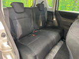 コンパクトカーですが、セカンドシートは十分な広さがあり快適にお乗りいただけます♪シートを倒して大きな荷物を積んだりと、用途の幅が広い1台です。