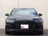 ●一目でAudiとわかる特徴的なシングルフレームグリル・LEDランプ。精悍なフロントマスクからAudiのスマートで上品なブランドを連想させてくれます。女性にも大変ご好評頂いております。