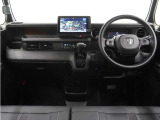 ◆インテリアパネル◆視界広々で非常に運転しやすくロングドライブでも疲れを感じさせないすっきりとまとまったインパネ周りです。