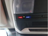 専用ボタンでコールセンターへ接続。状況に応じて緊急車両の要請やロードサービスの取次ぎを行います。重大事故の際は自動的にコールセンターにつながり、緊急車両やドクターヘリを要請します。(要申込)