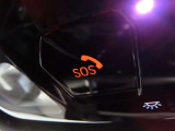 SOSコール/エアバックが展開するような深刻な事故において、自動でSOSコールを発信します。車内で急病人が出るような緊急時は、手動で発信可能です。