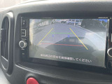 バックカメラが付いて車庫入れも安心です。付いているとうれしい装備のひとつですね♪