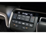 運転席と助手席の温度設定の変更が可能な左右独立タイプのデュアルエアコンです♪♪♪暑がりな人・寒がりな人も誰もが車内を快適にお過ごしいただけます♪♪♪