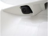 バックカメラが付いているので後方確認が非常にしやすいです。今や運転初心者も熟練者も必須装備!ついていて損はないですね♪