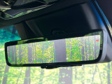 【デジタルインナーミラー】後席の大きな荷物や同乗者で後方が確認しづらい時でも安心!カメラが撮影した車両後方の映像をルームミラー内に表示。クリアな視界で状況の確認が可能です!