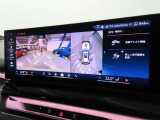リアビューカメラ。全周囲カメラと相まってガイドラインとパークディスタンスコントロールで安全に車庫入れ可能。