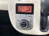 【オートエアコン】一度お好みの温度に設定すれば、車内の温度を検知し風量や温度を自動で調整。暑い&hellip;寒い&hellip;と何度もスイッチ操作をする必要はありません。快適な車内空間には必須の機能ですね♪