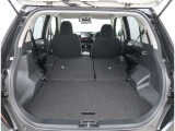 【トランクルーム】荷室の広さも十分です!シートアレンジでシートを畳めば長い荷物だって積めますね。シートアレンジの操作方法など、お気軽にご相談下さい。