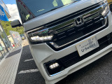 明るいLEDヘッドライト&フォグライトが標準装備!