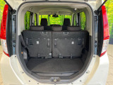 普段のお買い物や通勤、送迎等に十分な荷室スペースを確保しております。セカンドシートを倒すと、大きな荷物の積載も可能です♪