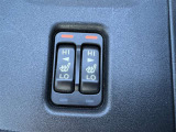 冬場に嬉しい運転席、助手席シートヒーター付きでポカポカ