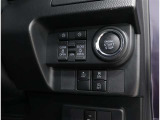 電動のスライドドアで楽々スムース!運転席から開閉の操作ができます!&スタートスイッチを押してエンジン始動ができるスマートキーが装備されています♪ポケットや鞄からキーを出さずに乗り込めます♪