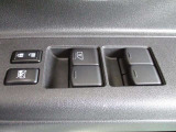 全席パワーウインドウを装備!運転席はオート機能が付いていますので、ワンタッチで全開閉が可能です♪