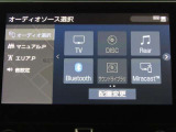 トヨタ純正10インチメーカーオプションナビ装備。
