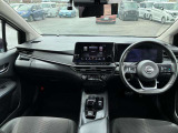インパネ全体の写真で見た目もわかりやすく、使いやすいお車です。