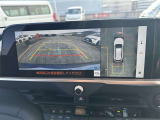 パノラミックビューモニター(シースルービュー機能つき)愛車を上から眺めた映像をナビ画面に表示いたします。メーカーオプション品につき後付けできません。