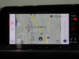 10インチの大画面純正ナビを搭載。地図表示も見やすく、操作性に優れたインフォテインメントです。