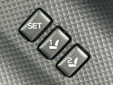 【メモリー機能付きパワーシート】ドライバーごとに設定したシート位置を記憶して、ボタン一つで切り替えできる便利な機能!運転する方が複数名いらっしゃるご家庭におすすめです♪