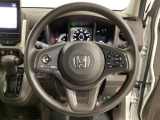 ハンドルにHondaセンシング系のクルーズコントロールやレーンキープアシストなどのスイッチと、オーディオの操作スイッチが装備されています。ハンドルから手を離さず安全に操作できます。