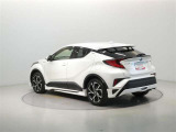 ご覧の車両以外にも多数のU-Carを展示販売しております。