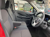 運転席も広々、ドライブも楽しめますね♪実際お座りいただくのが、分かりやすいと思います。お気軽にご来店ください!