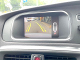 【パークアシスト・カメラ】駐車時に後方がリアルタイム映像で確認できます。大型商業施設や立体駐車場での駐車時や、夜間のバック時に大活躍!運転スキルに関わらず、今や必須となった装備のひとつです!