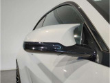 【Mドア・ミラー】エアロダイナミクスを最適化したMモデル専用ミラー。Mモデルのスポーティでダイナミックなパフォーマンスを雄弁に物語る象徴的なパーツです。Mモデルならではの装備のひとつです。